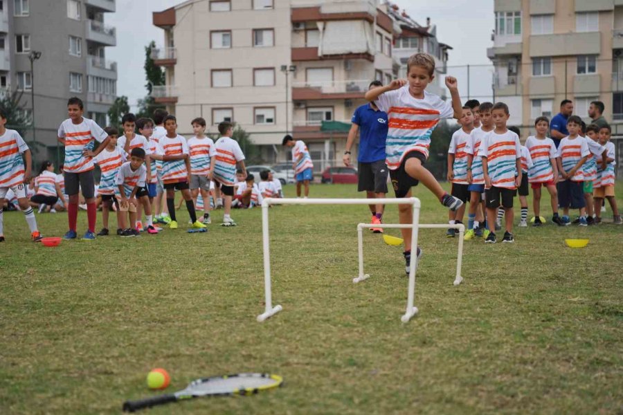 Konyaaltı’nda Yaz Spor Kurslarının Sertifika Töreni Yapıldı