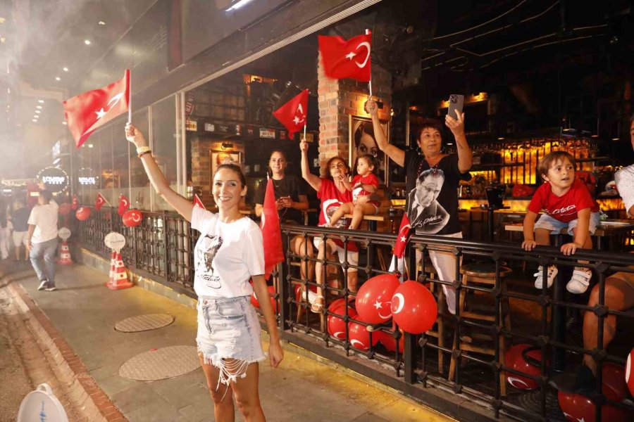 Alanya’da 30 Ağustos Zafer Bayramı Fener Alayıyla Kutlandı