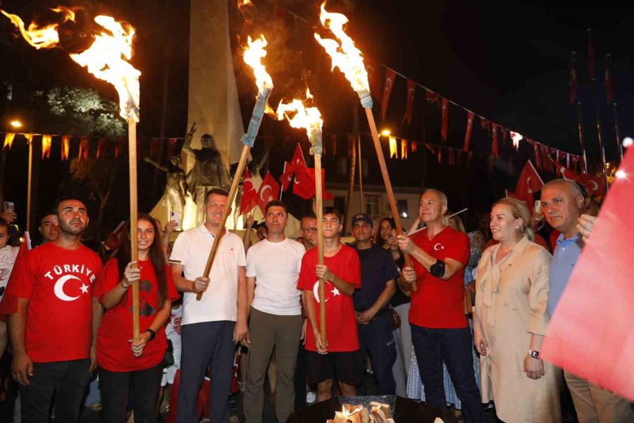 Alanya’da 30 Ağustos Zafer Bayramı Fener Alayıyla Kutlandı