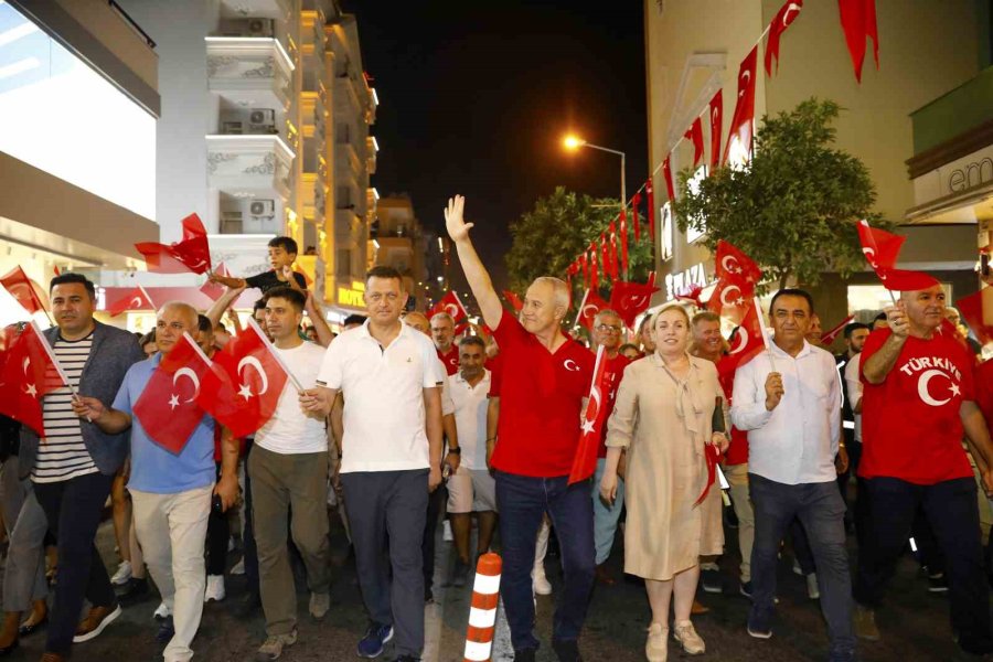 Alanya’da 30 Ağustos Zafer Bayramı Fener Alayıyla Kutlandı