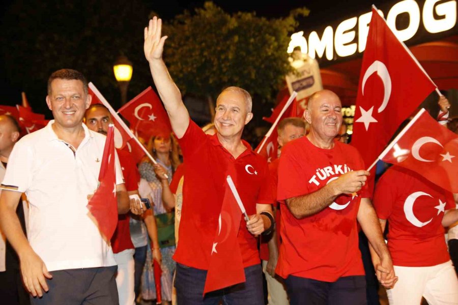 Alanya’da 30 Ağustos Zafer Bayramı Fener Alayıyla Kutlandı