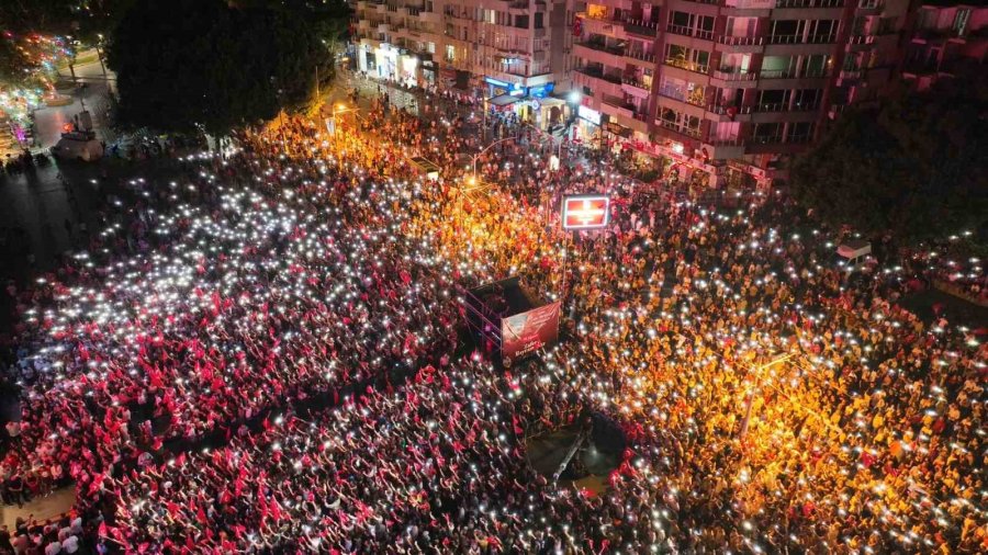 Antalyalılar Zafer Bayramı’nı Dj Mert Aydın Ve Simge İle Kutladı