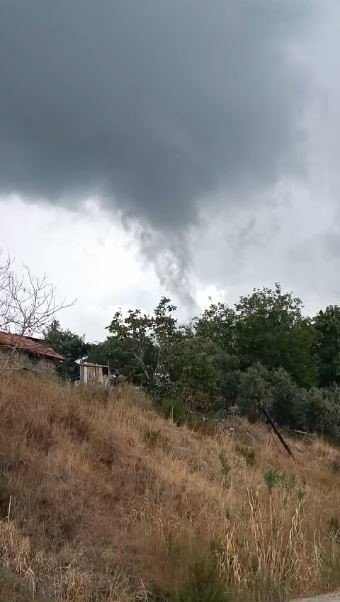 Antalya’da Ormanlık Alanda Oluşan Hortum Kısa Süreli Paniğe Yol Açtı