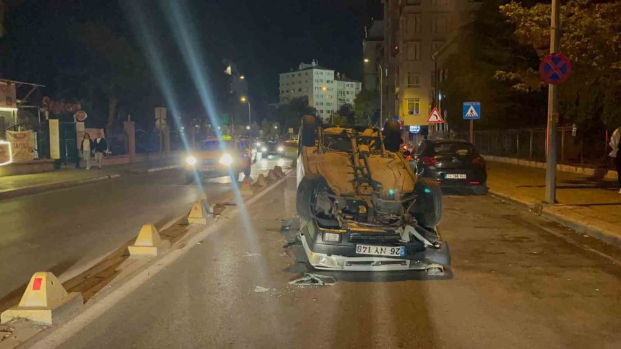 Virajda Takla Atan Otomobildeki Çift Yaralandı