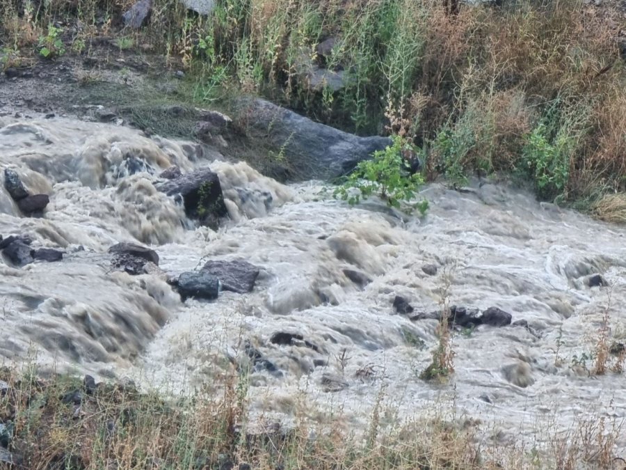 Kayseri’de Kısa Süreli Yağış Etkili Oldu