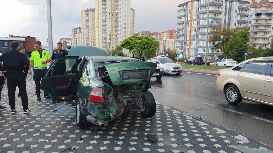 Kayseri’de Trafik Kazası: 5 Yaralı