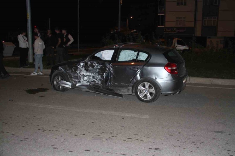 Beyşehir’de Otomobiller Çarpıştı: 4 Yaralı