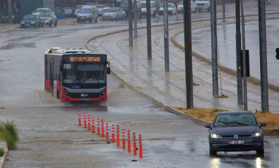 Antalya’da Bir Kilometre Arayla İki Mevsim Yaşandı