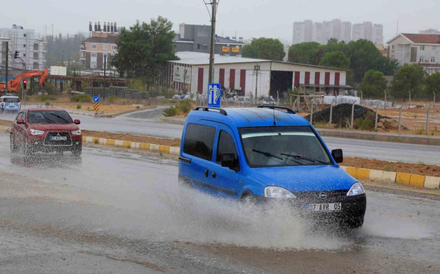 Antalya’da Bir Kilometre Arayla İki Mevsim Yaşandı