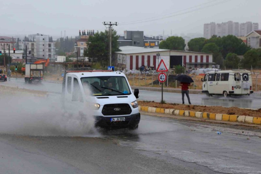 Antalya’da Bir Kilometre Arayla İki Mevsim Yaşandı