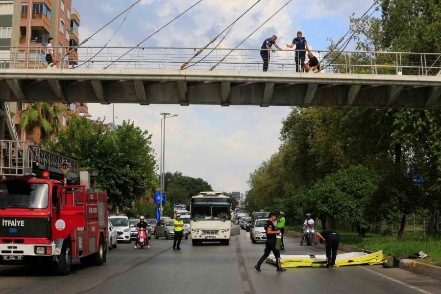 Üst Geçide Çıkan Alkollü Şahıs Polisi Alarma Geçirirken, Keyfinden Ödün Vermedi