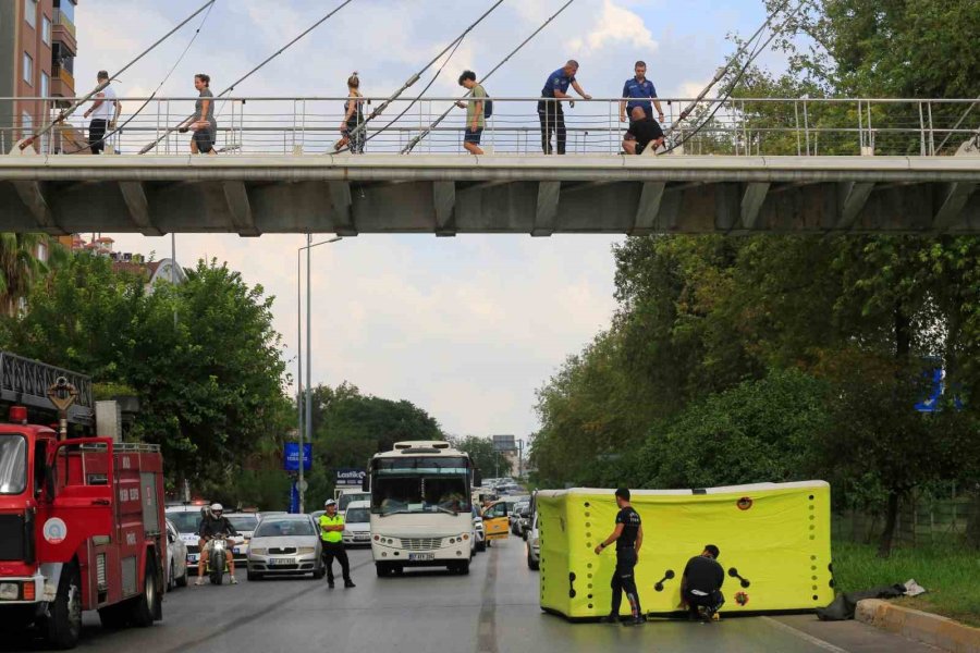 Üst Geçide Çıkan Alkollü Şahıs Polisi Alarma Geçirirken, Keyfinden Ödün Vermedi