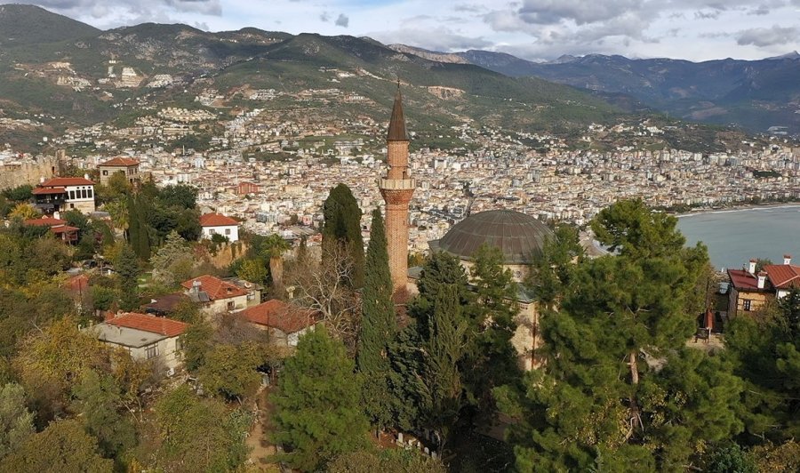 Alanya’da Selçuklu Mimarisi 793 Yıllık Camiye Turistlerin Yoğun İlgisi