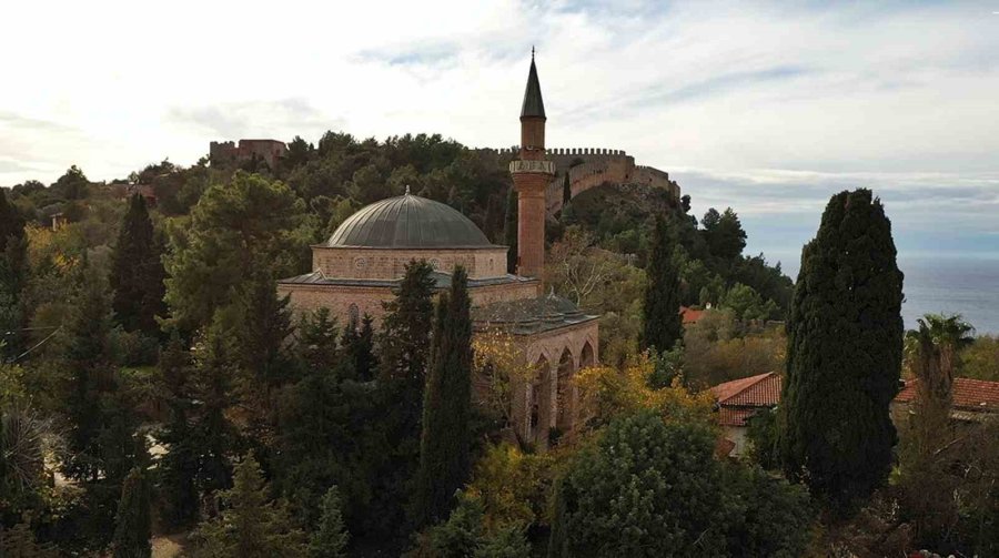 Alanya’da Selçuklu Mimarisi 793 Yıllık Camiye Turistlerin Yoğun İlgisi