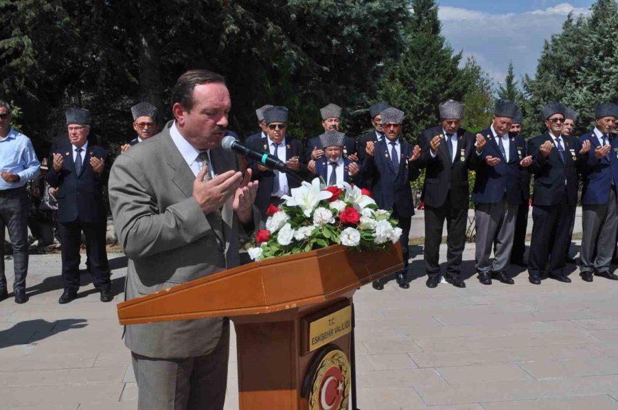 Eskişehir’in İşgalden Kurtuluşunun 102’nci Yılında Şehit Kabirleri Ziyaret Edildi