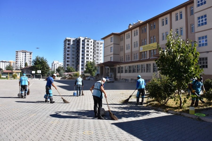 Kocasinan’da Okullar Öğrenciler İçin Hazırlanıyor