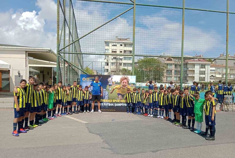 Manavgat Fenerbahçe Futbol Okulları, 12 Yaş Kategorisinde Türkiye 3.sü Oldu