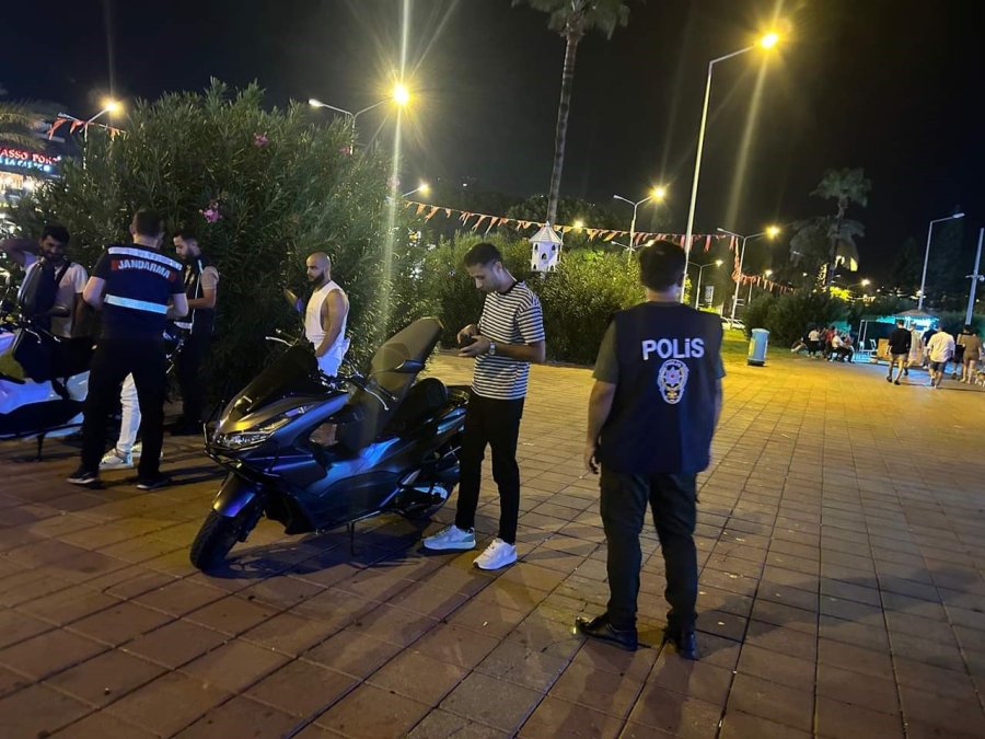 Alanya’da Motosiklet Sürücülerine Ceza Yağdı