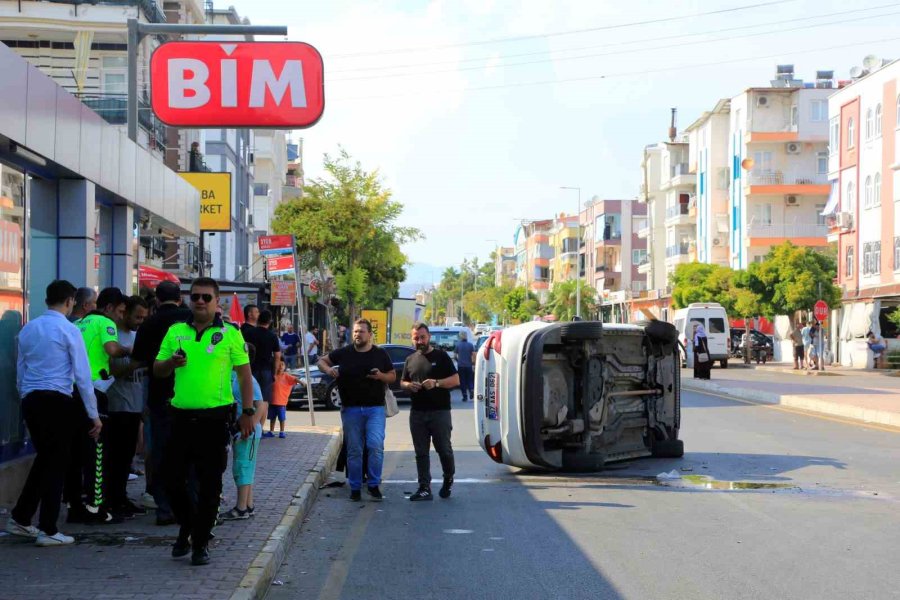 Antalya’da ’insanlık Ölmemiş’ Dedirten Görüntü: Saniyeler İçinde Onlarca Kişi Yardıma Koştu