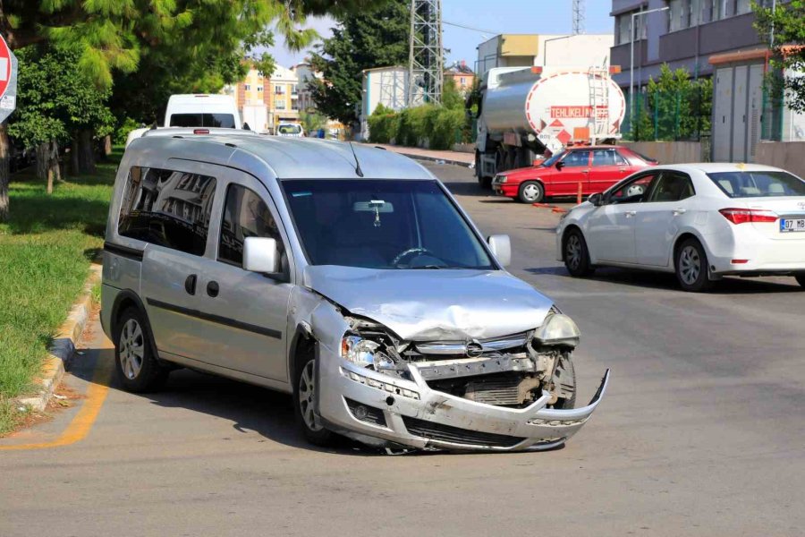 Antalya’da ’insanlık Ölmemiş’ Dedirten Görüntü: Saniyeler İçinde Onlarca Kişi Yardıma Koştu