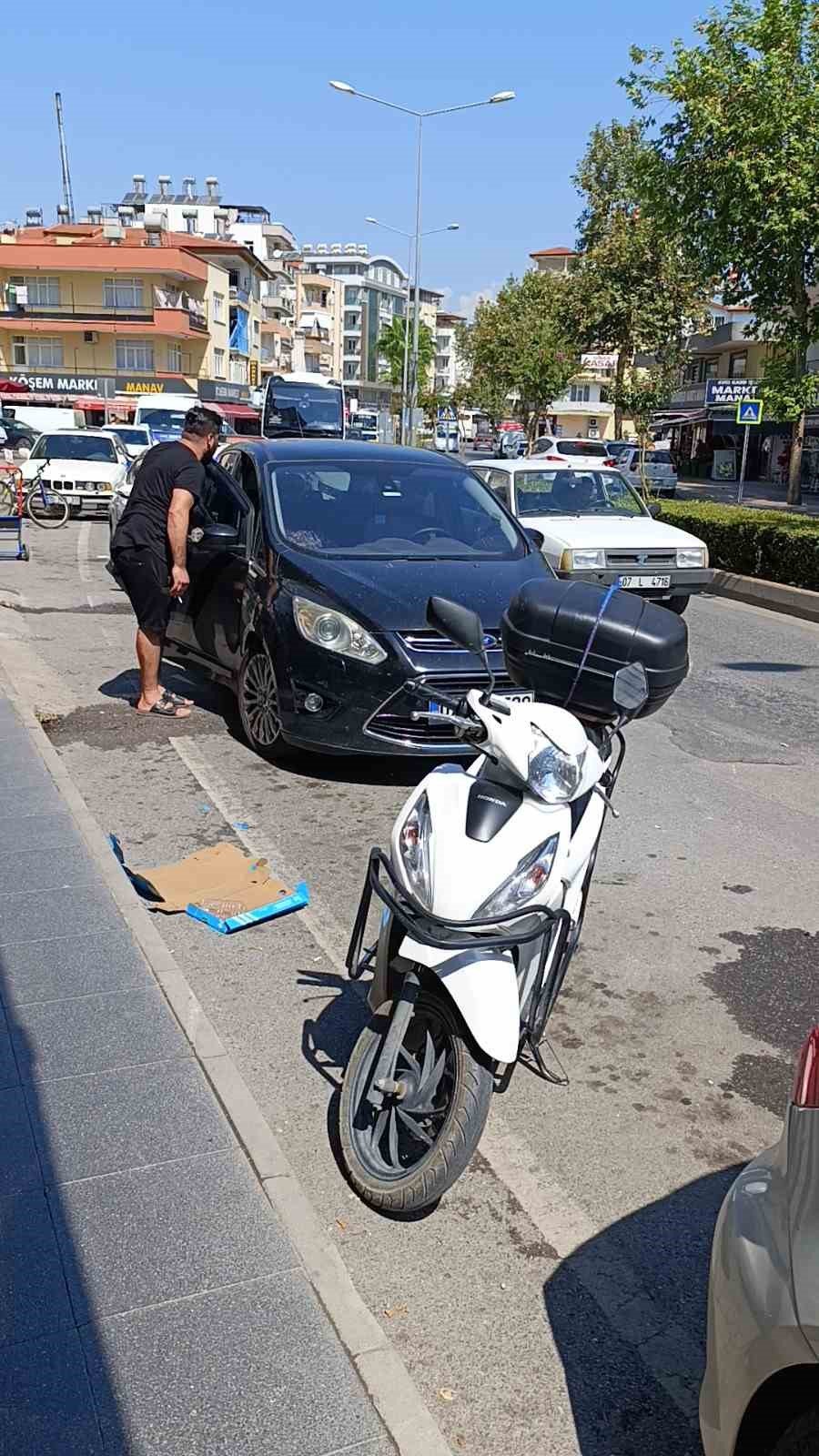 İşe Geç Kalmak İstemedi, 10 Metrede İki Kaza Yaptı