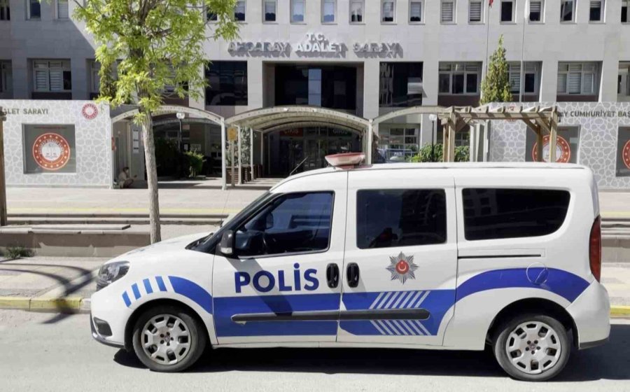 Örtülü Motosiklet Hırsızları Önce Kameraya, Sonra Polise Yakalandı