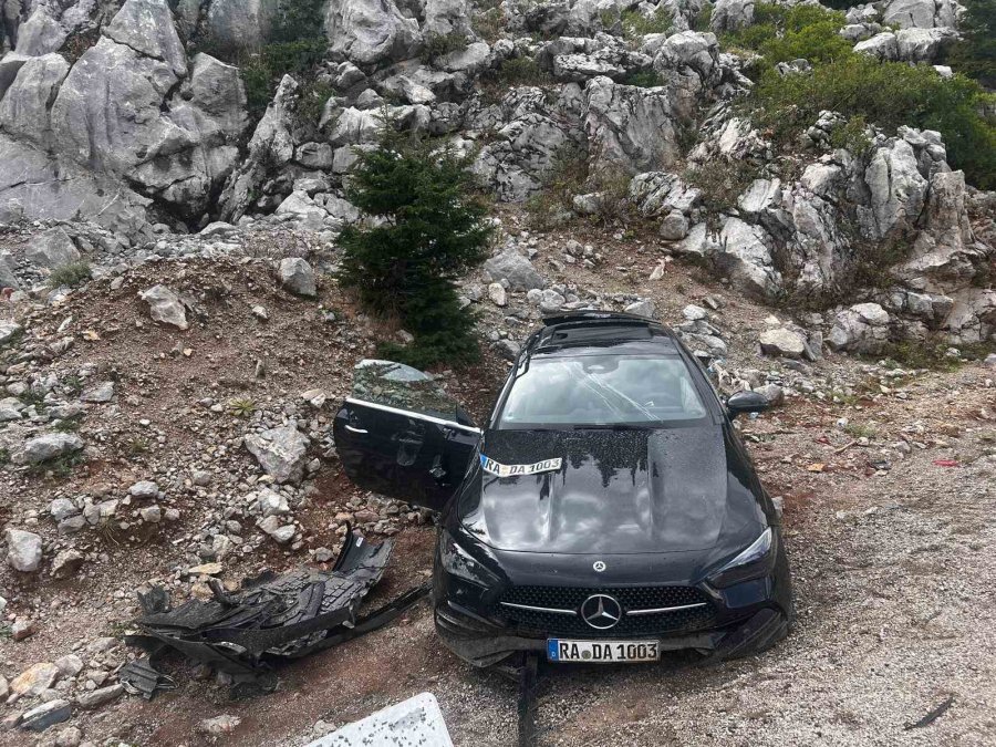 Antalya’da 4 Araçlı Zincirleme Kaza: 5 Yaralı