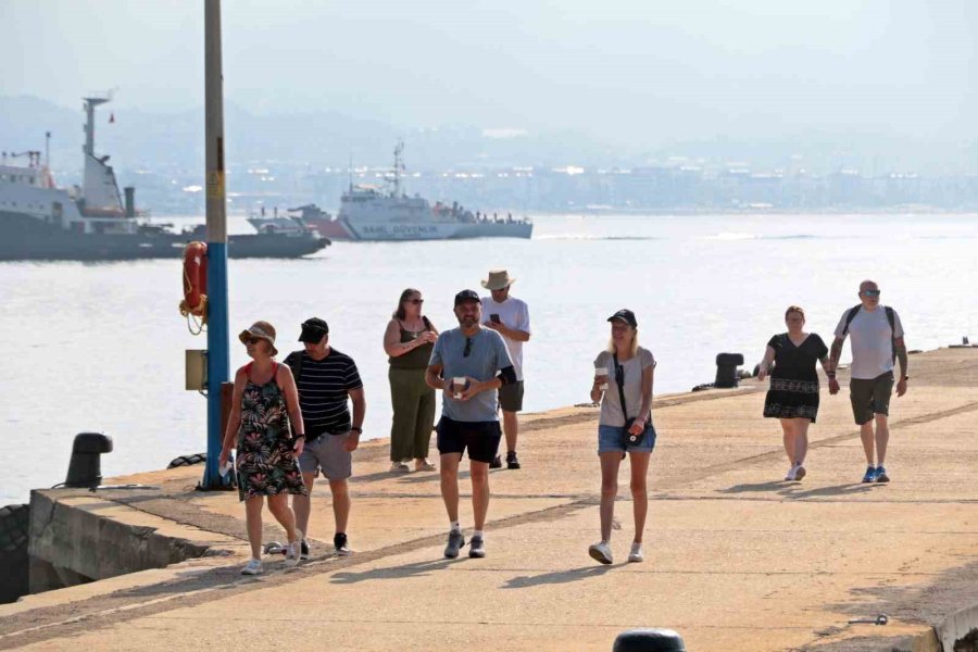 Alanya’ya Demirleyen Lüks Gemide Bin 743 Turist Karaya Ayak Bastı