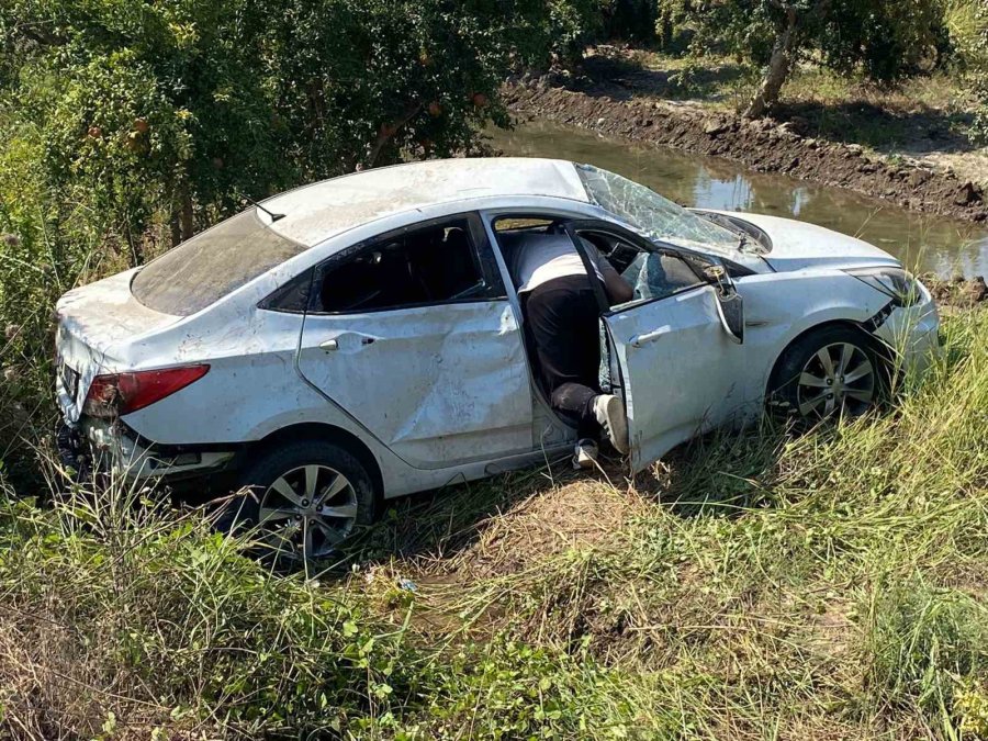 İki Otomobil Kafa Kafaya Çarpıştı: 5 Yaralı