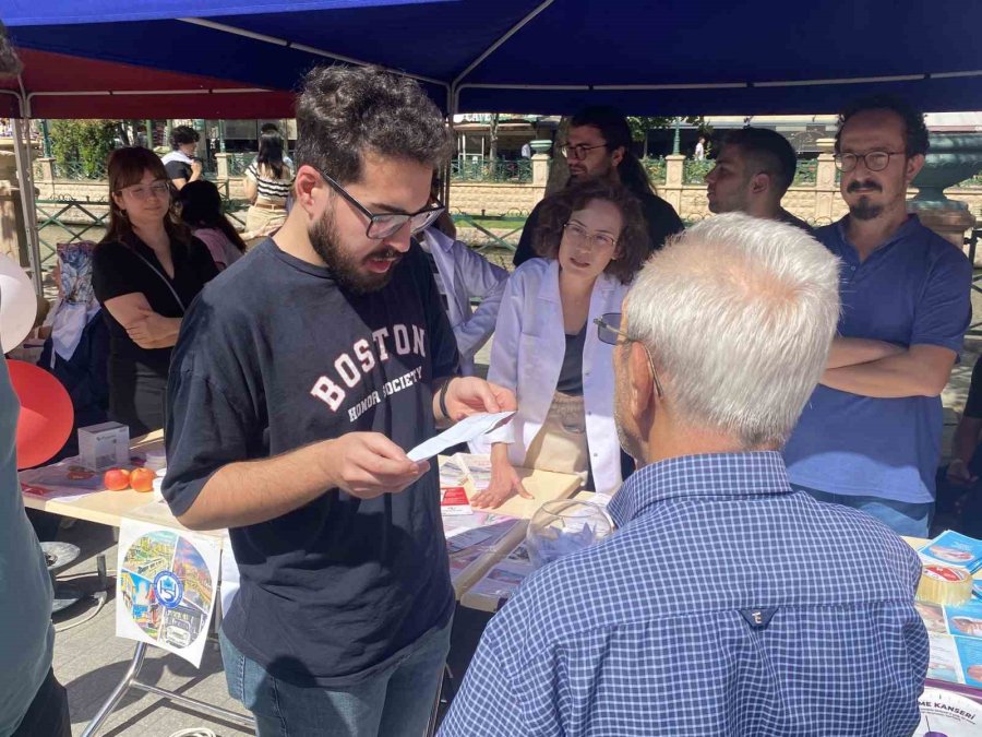 Vatandaşlar Halk Sağlığı Haftası Etkinlikleri İle Bilgileniyor