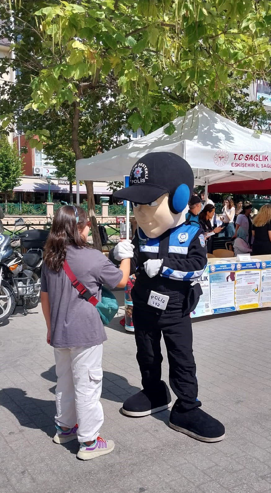 Polis Ekipleri Halk Sağlığı Sokak Etkinliği’nde Vatandaşları Bilgilendirdi