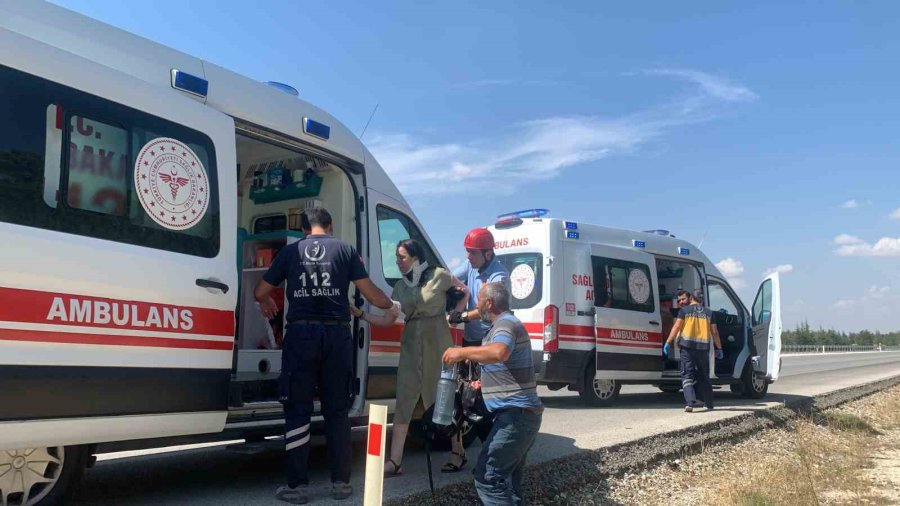 Kontrolden Çıkan Hafif Ticari Araç Çam Ağaçlarına Çarparak Devrildi: 5 Yaralı