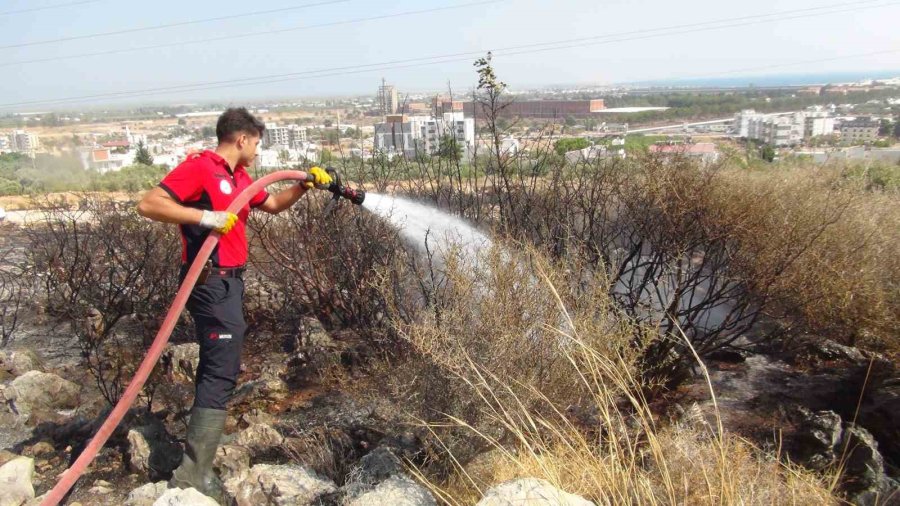 Mersin’de Makilik Alanda Çıkan Yangın Söndürüldü