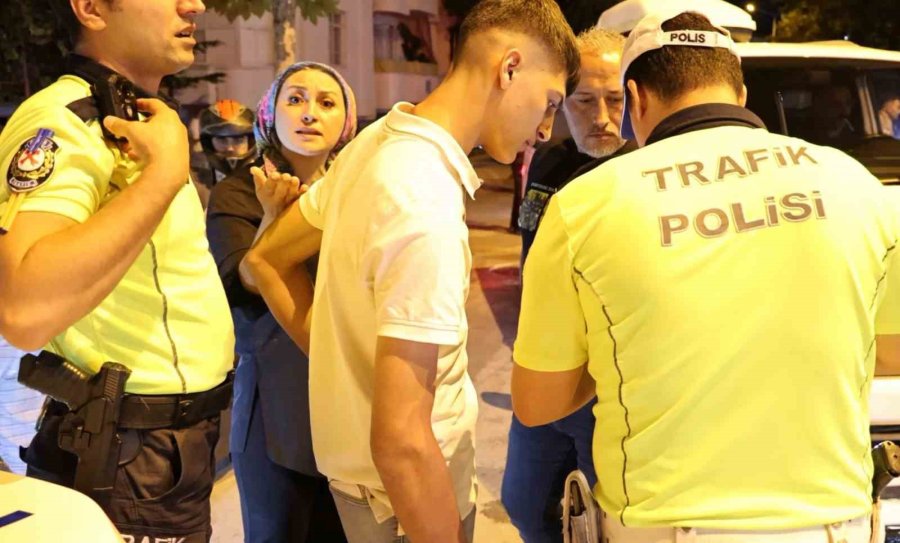 Polise Hem “kamu Personeleyim” Dedi, Hem De Yasal Olmayan İşlem Teklif Etti