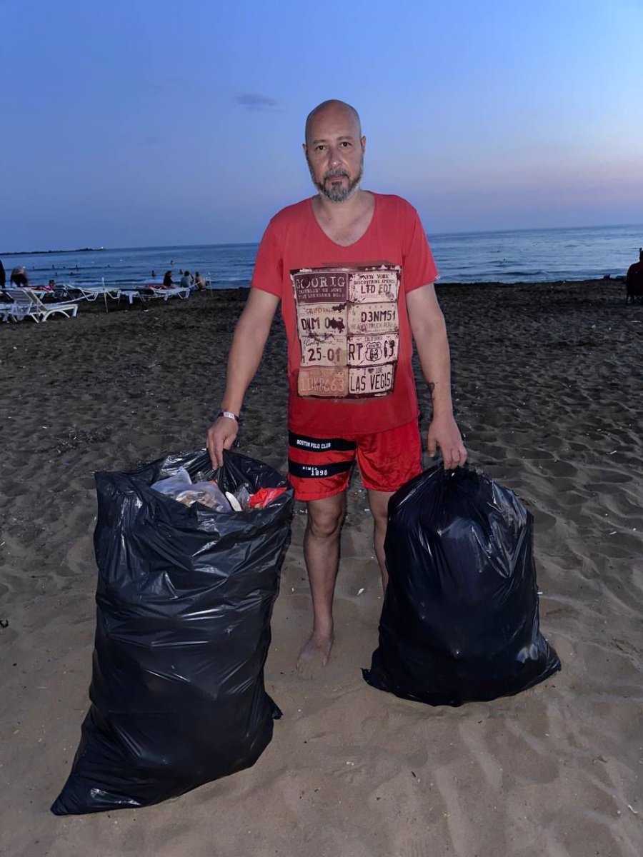 Tatil İçin Geldiği Plajda Çöpleri Gören Gurbetçi İsyan Etti: "bunu Yapan Vatan Hainidir"