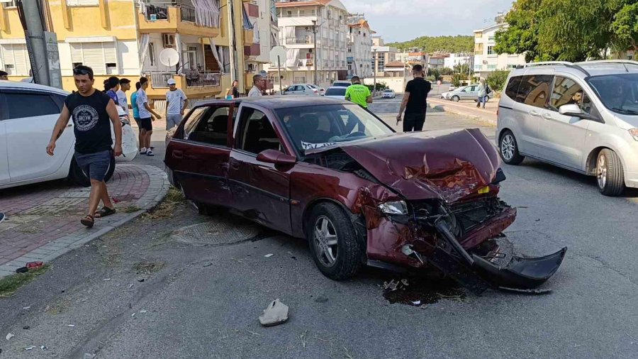 Afacan Sürücü Mahalleyi Birbirine Kattı: 14 Yaşındaki Çocuk 3 Aracı Hurdaya Çevirdi, 1 Kişi Yaralandı