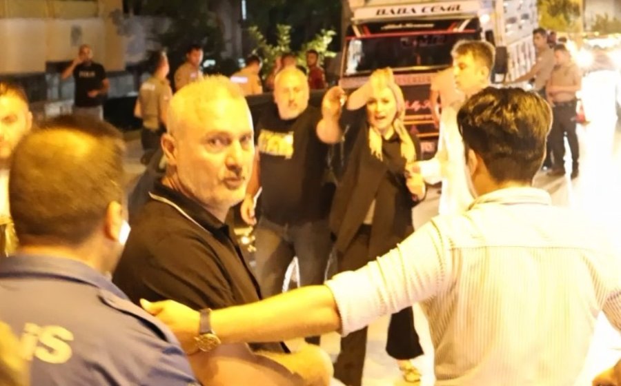 Polise Hem “kamu Personeleyim” Dedi, Hem De Yasal Olmayan İşlem Teklif Etti