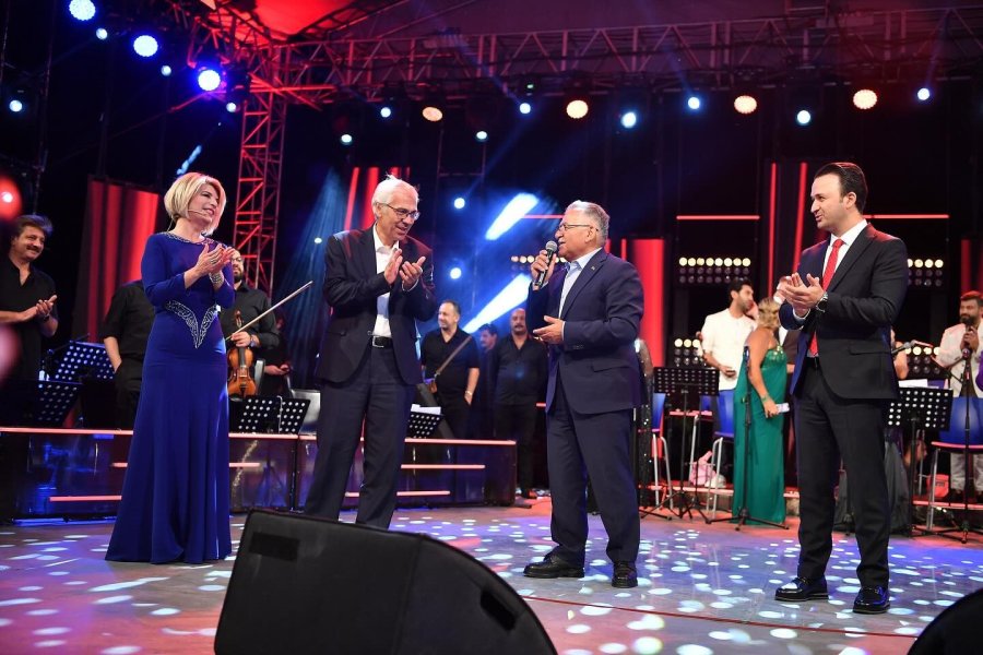 Valilik Ve Büyükşehir’den Trt Sanatçıları Şehir Konserleri İle Kayseri’ye Unutulmaz Müzik Keyfi