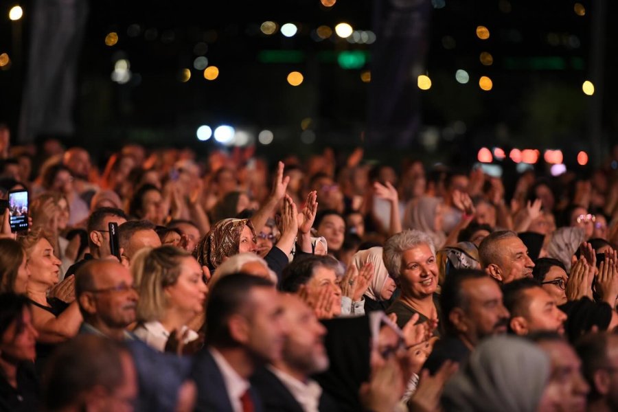 Valilik Ve Büyükşehir’den Trt Sanatçıları Şehir Konserleri İle Kayseri’ye Unutulmaz Müzik Keyfi