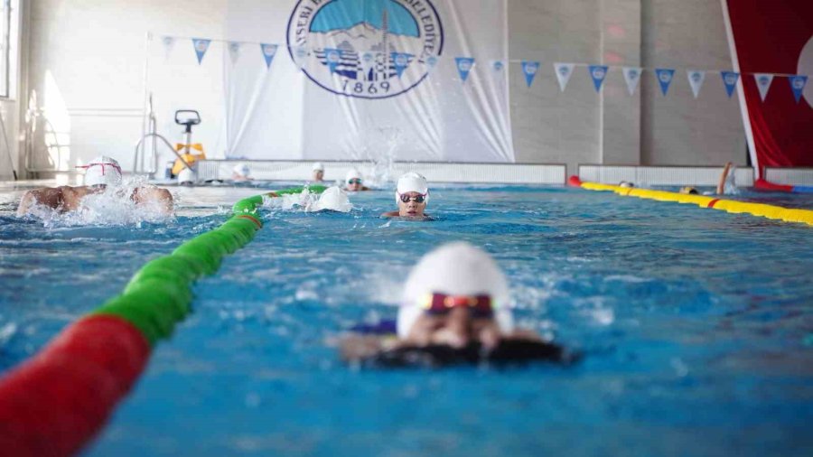 Erciyes Yüksek İrtifa Kamp Merkezi, Bolu Yüzme Kulübünü Ağırlıyor