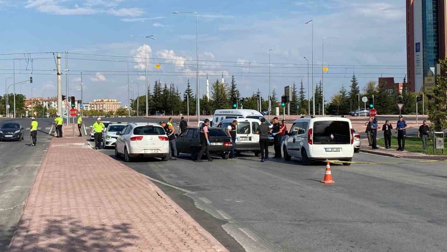 İki Polisi Yaralayan Zanlılar, Olaydan 30 Dakika Önce Kargocunun Aracını Çalmış