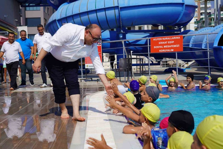 Erdemli’de Yüzme Öğrenen Bin Çocuk Sertifikalarını Aldı