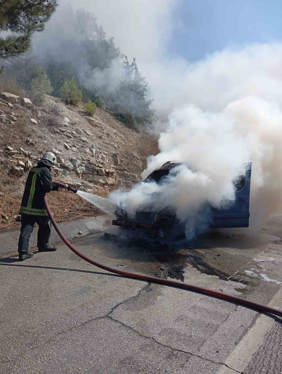 Seyir Halindeki Aracın Motor Kısmında Yangın