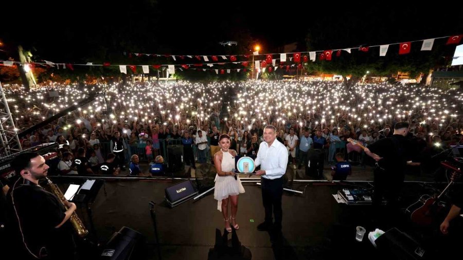 Silifke Festivalinde Melek Mosso Rüzgarı Esti