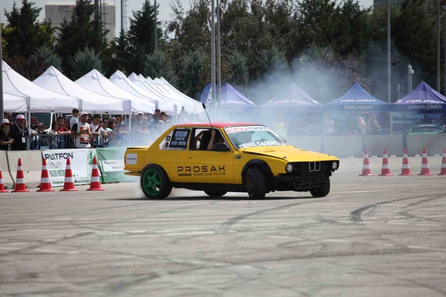 Konya’da Slalom Yarışı Ve Drift Gösterisinde Otomobiller Tozu Dumana Kattı