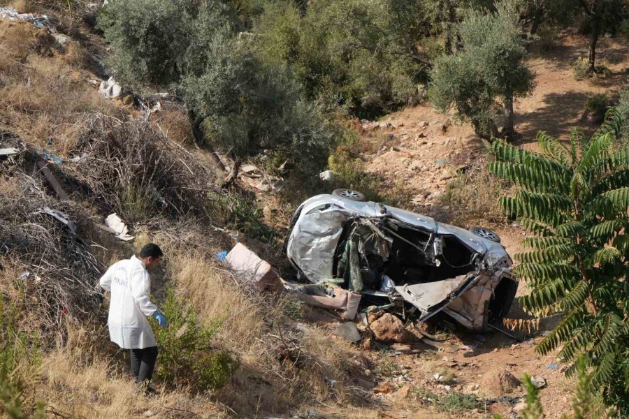 Takla Atan Araçtaki Sürücü, Kendisini Kurtarmak İsteyenlerden Helallik İstedikten Sonra Hayatını Kaybetti