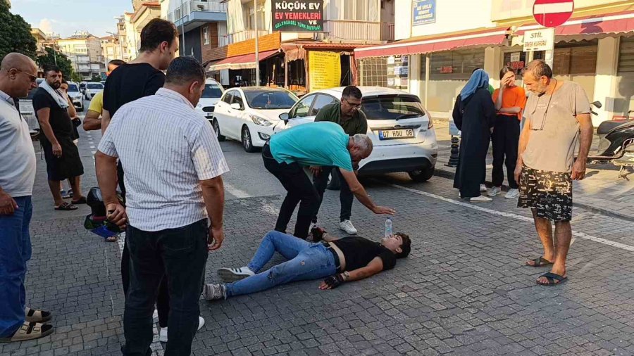 Kazaya Gelen Ambulans Kaza Yaptı, Sağlıkçılar Olay Yerine Yaya Olarak Geldi