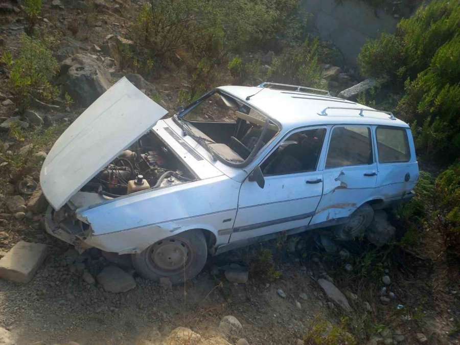 Otomobil Şarampole Yuvarlandı, Sürücü Yaşamını Yitirdi