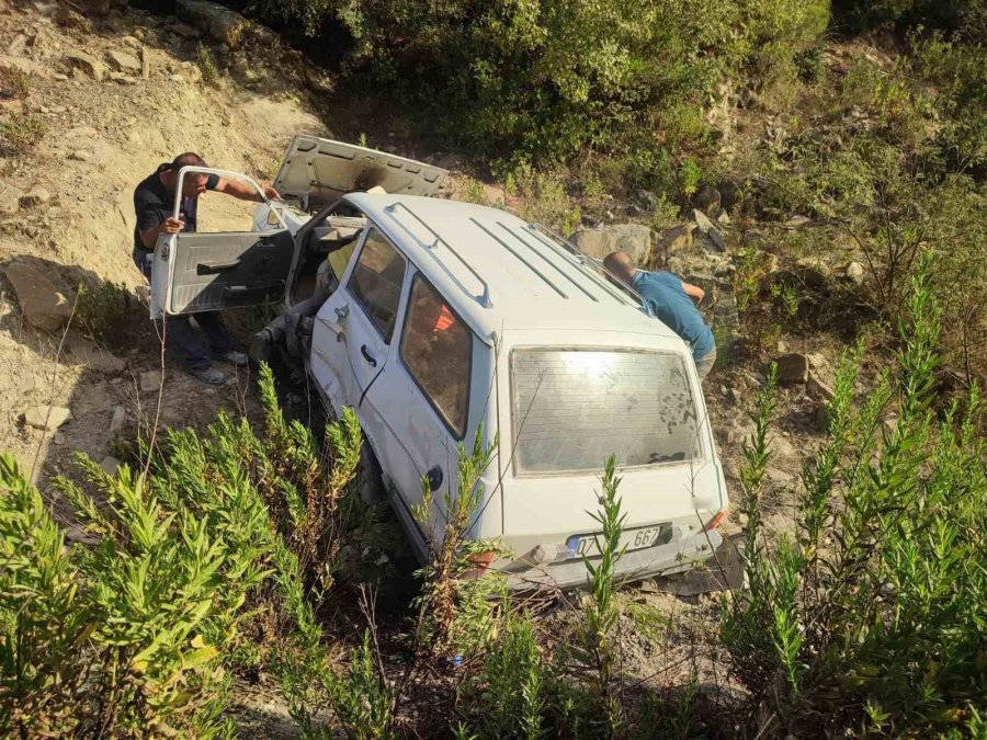 Otomobil Şarampole Yuvarlandı, Sürücü Yaşamını Yitirdi