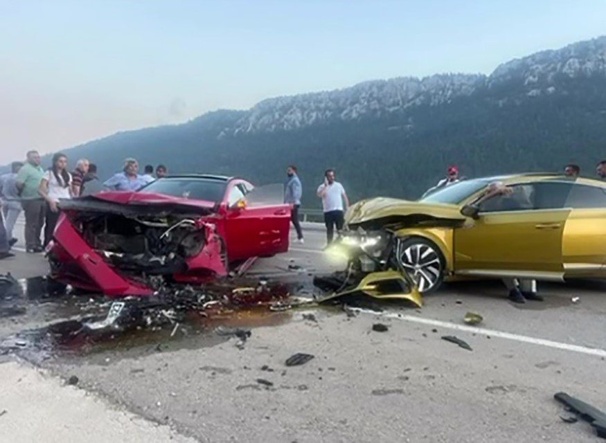 Kazada Eşini Kaybeden Adam, Cenazeyi Almaya Sargılarla Geldi